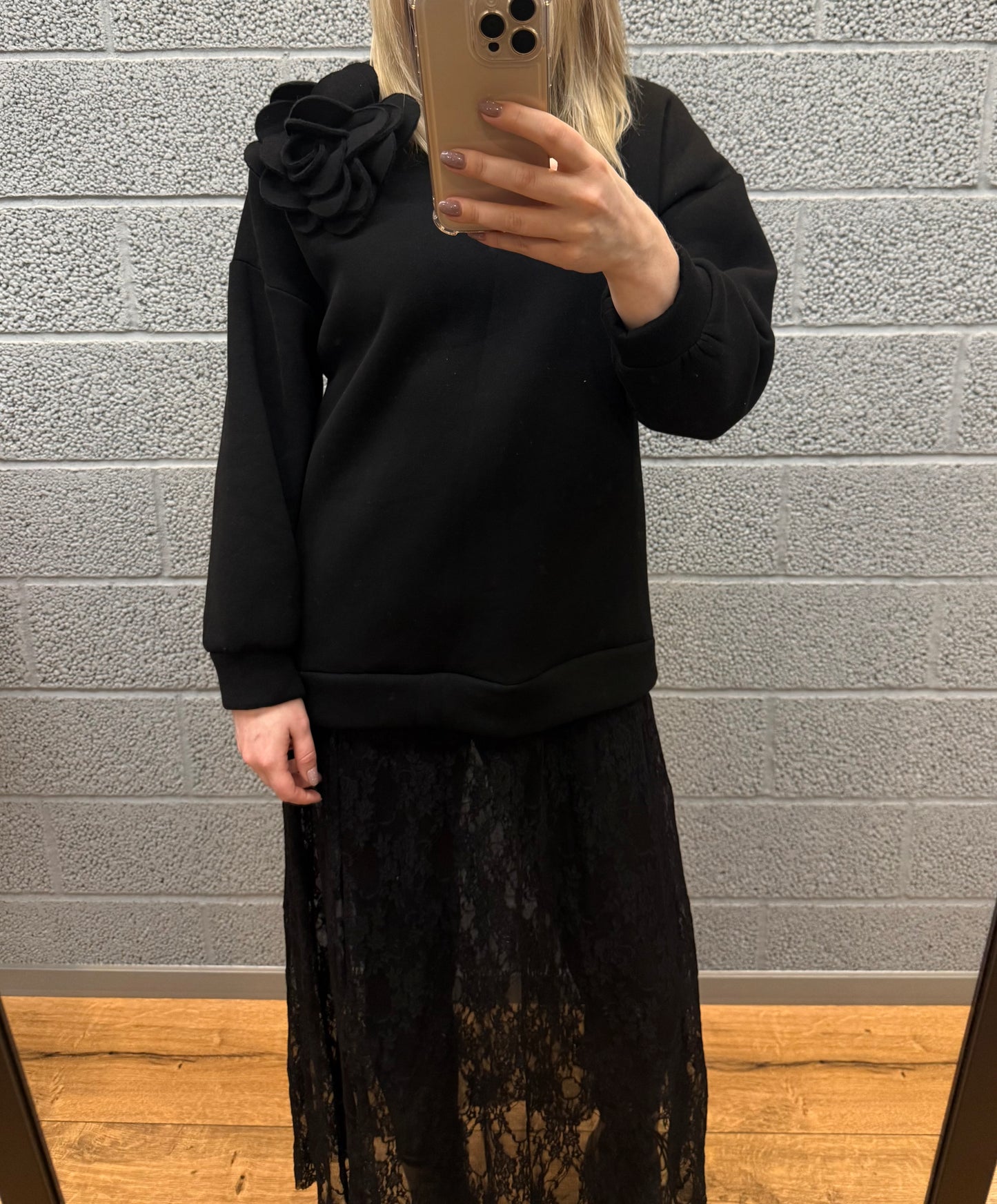 MELNA KOKVILNAS KLEITA AR MEŽĢĪŅU SVĀRKU DAĻU