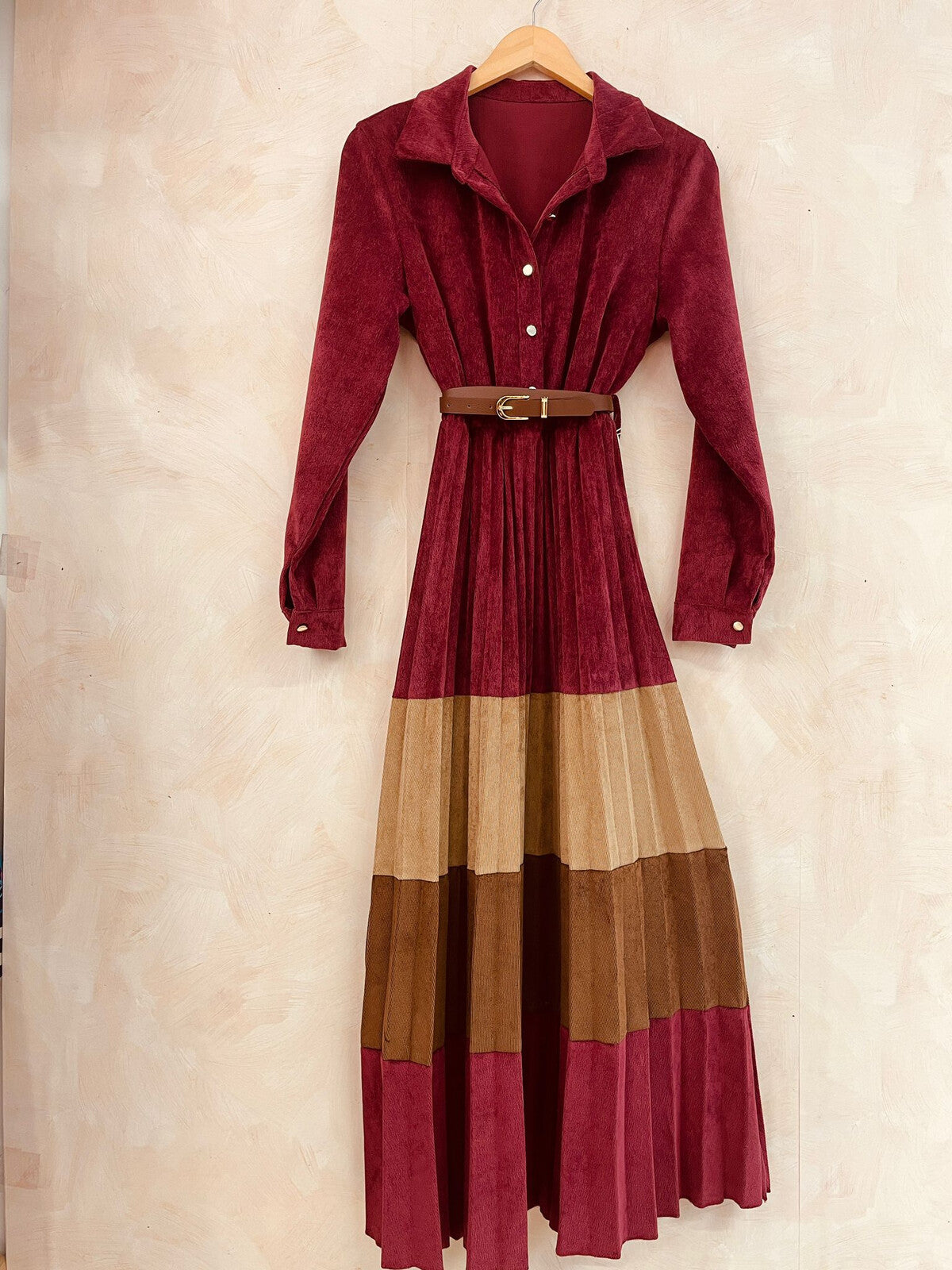 BURGUNDIJA GARA VELVETA KLEITA